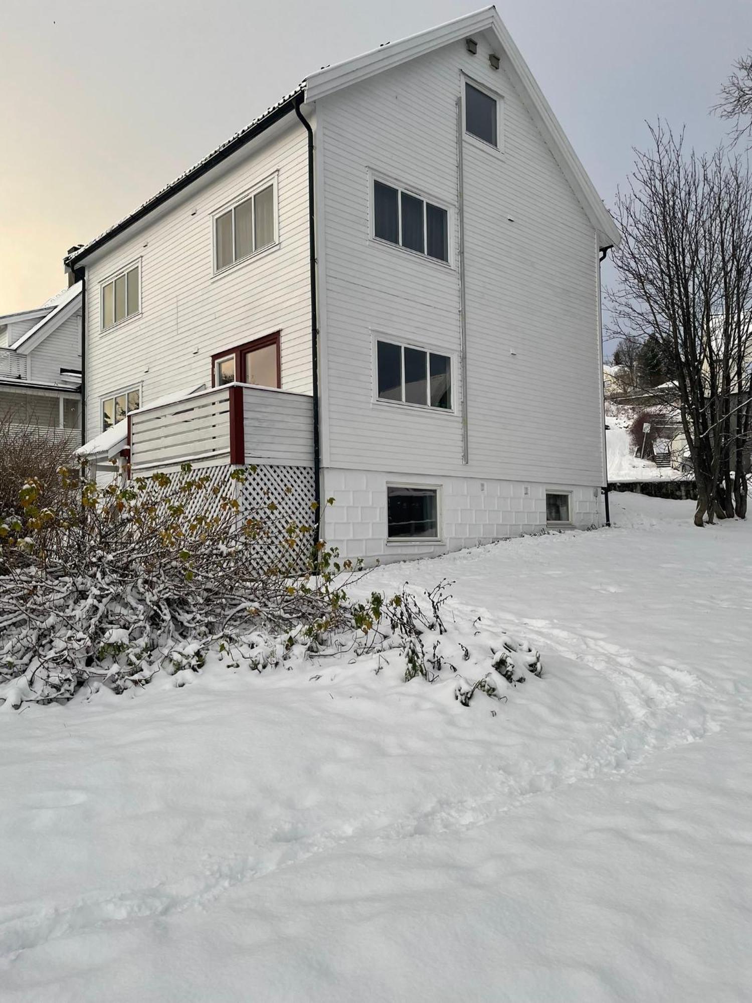 Centrally Located Apartment With 2 Bedrooms And Free Parking Tromso Exterior photo